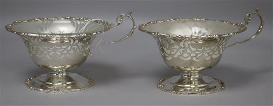 A pair of 1950s pierced silver sundae dishes with frosted glass liners, A.C Clark Manu. Co, Sheffield, 1956/7, 9.5 oz.